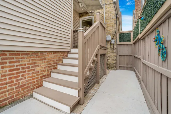 $489,000 | 2849 North Merrimac Avenue, Chicago, IL 60634