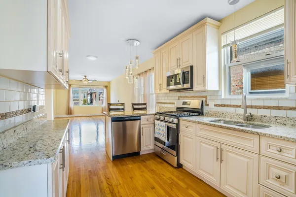 $489,000 | 2849 North Merrimac Avenue, Chicago, IL 60634