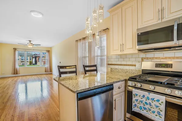 $489,000 | 2849 North Merrimac Avenue, Chicago, IL 60634