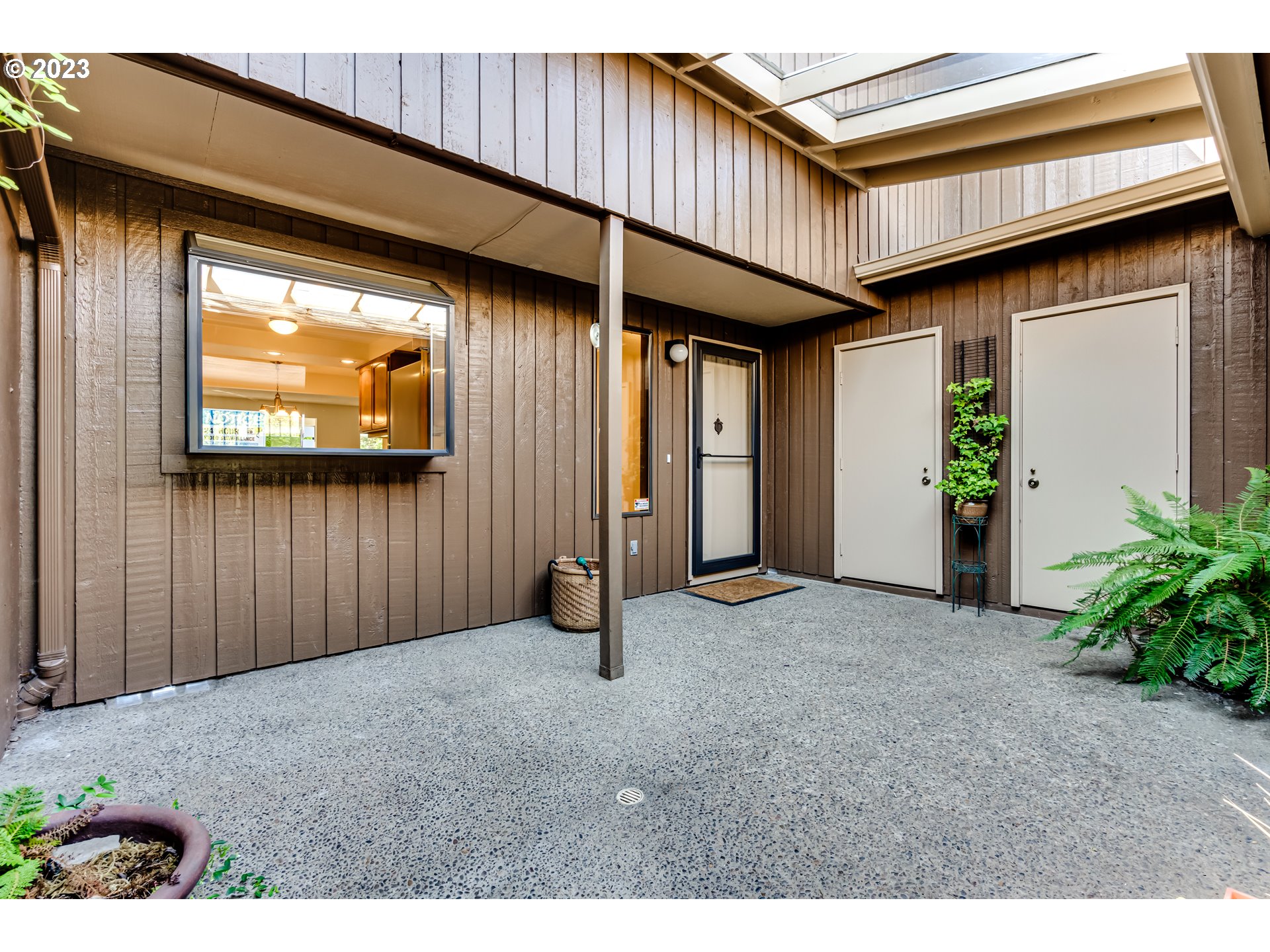 2283 Ridgeway Drive Eugene, OR 97401 - Photo 1 of 47 Gallery Image 1