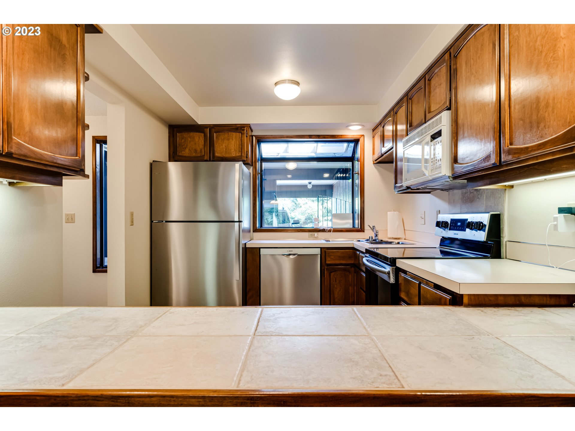 2283 Ridgeway Drive Eugene, OR 97401 - Photo 11 of 47 Gallery Image 11
