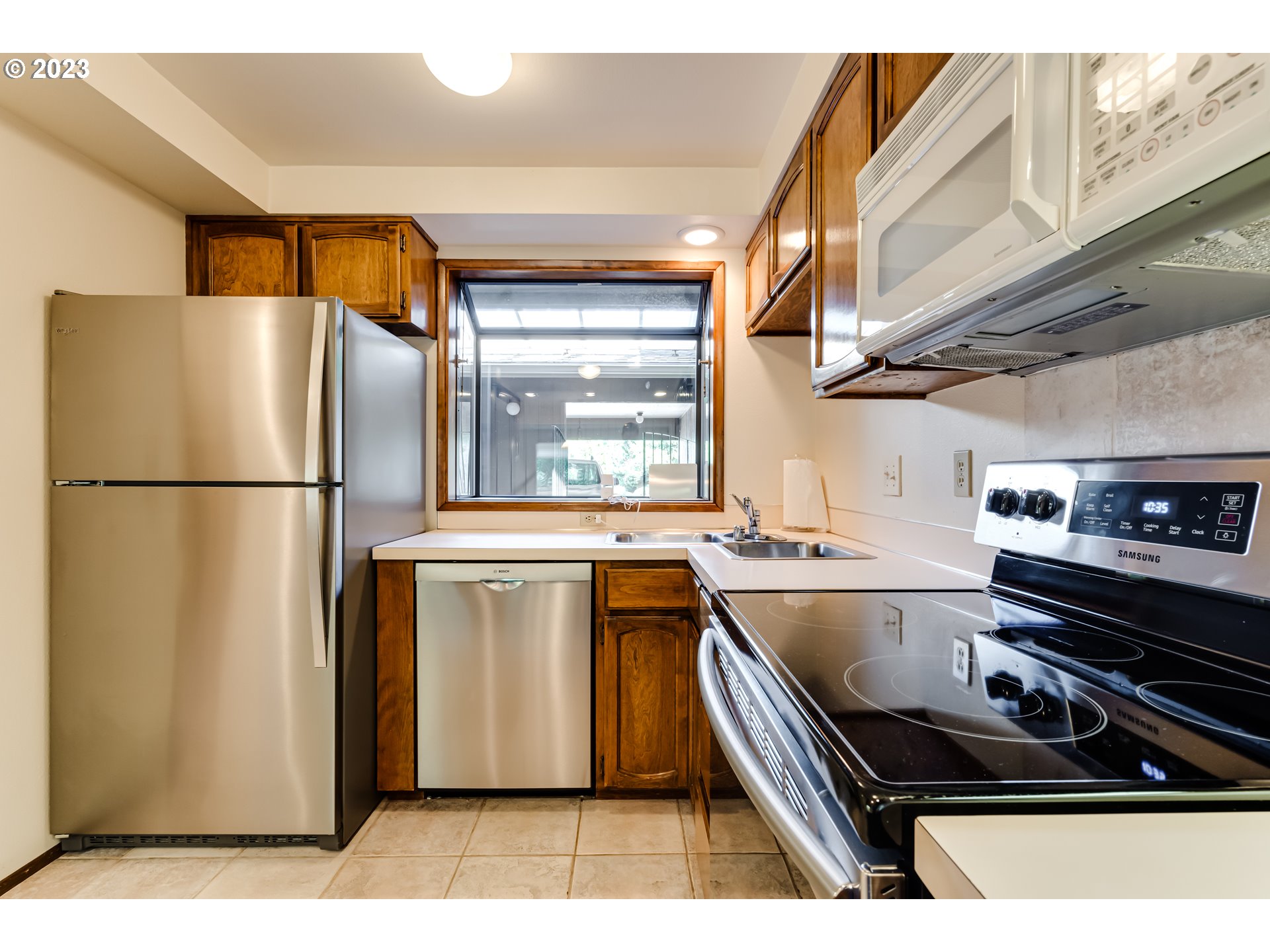 2283 Ridgeway Drive Eugene, OR 97401 - Photo 15 of 47 Gallery Image 15