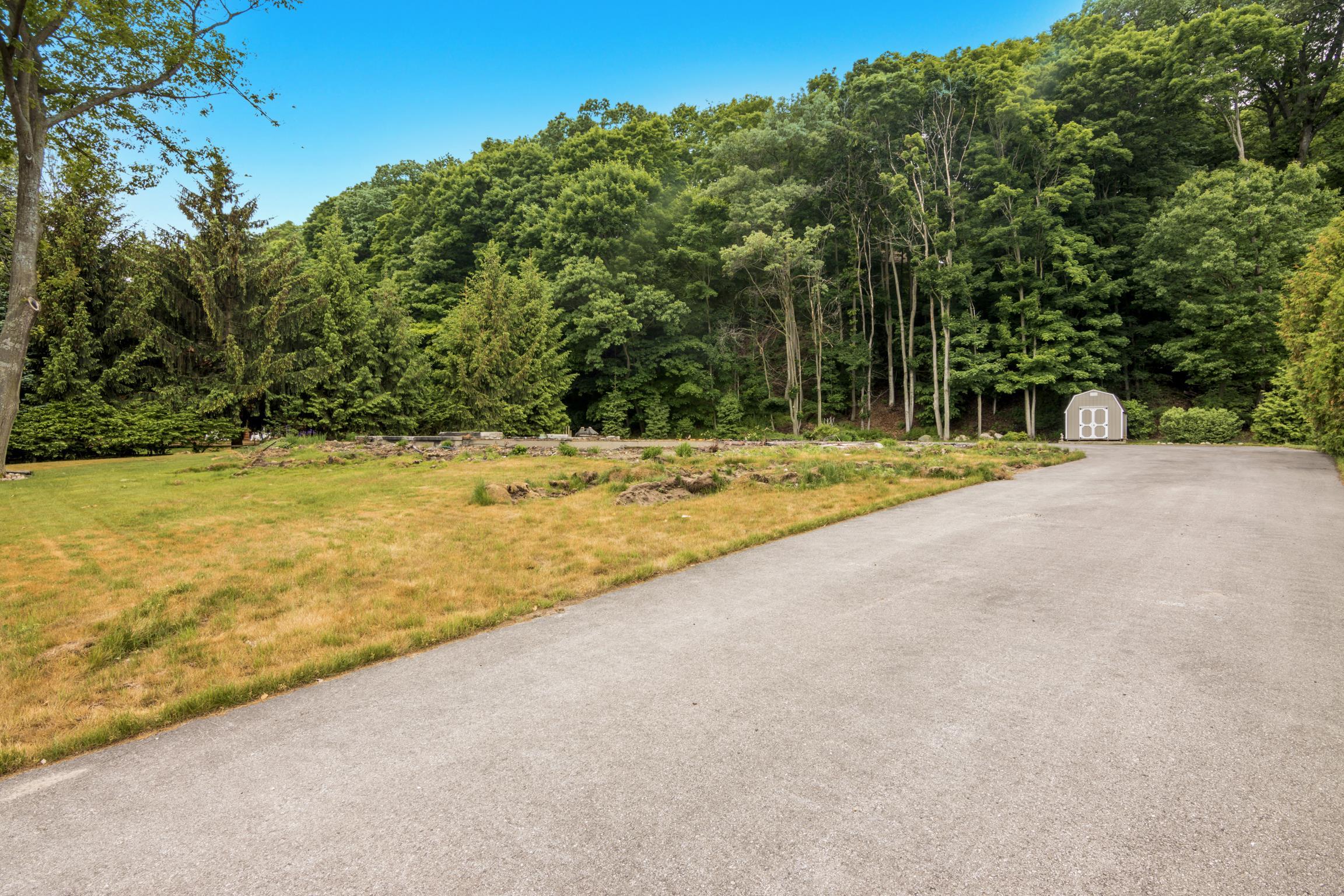 11207 Bluff Road Traverse City, MI 49686 - Photo 7 of 11 Gallery Image 7
