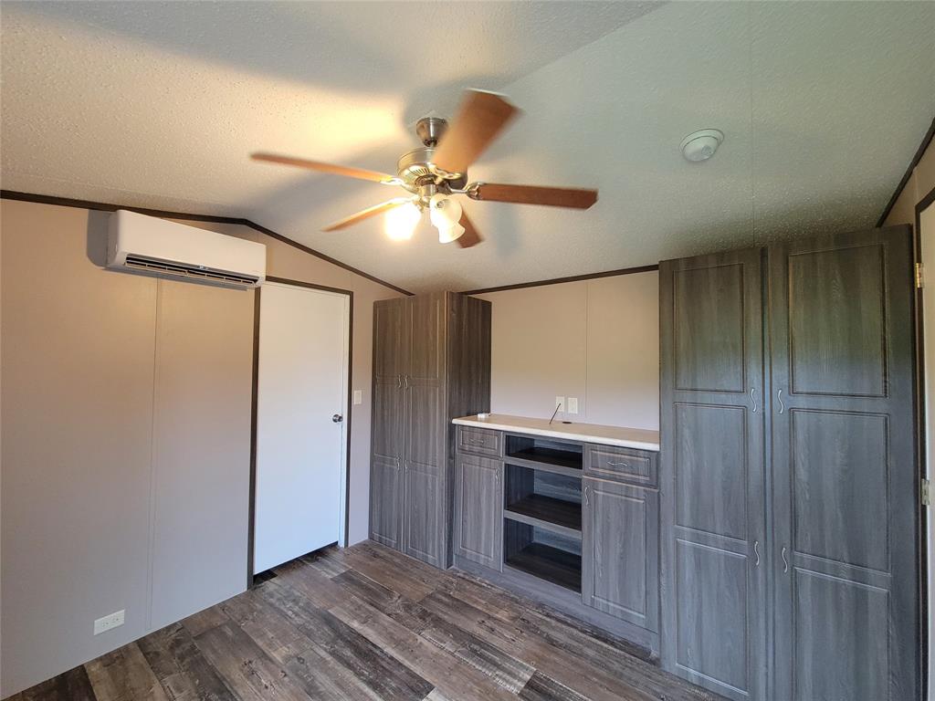 136 Spring Hill Court Bridgeport, TX 76426 - Photo 2 of 4