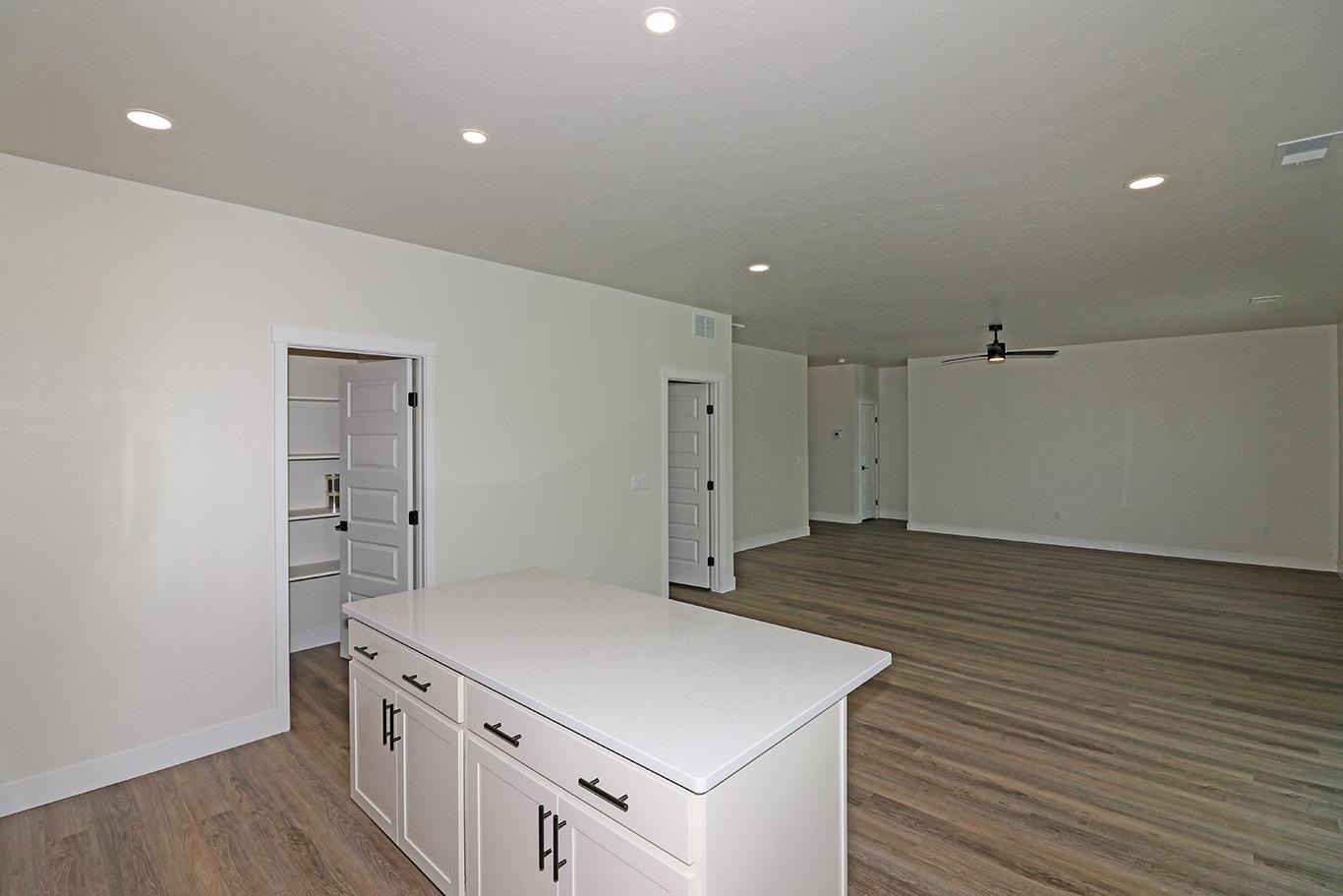 2462 Ross Road Grand Junction, CO 81505 - Photo 6 of 28 Gallery Image 6