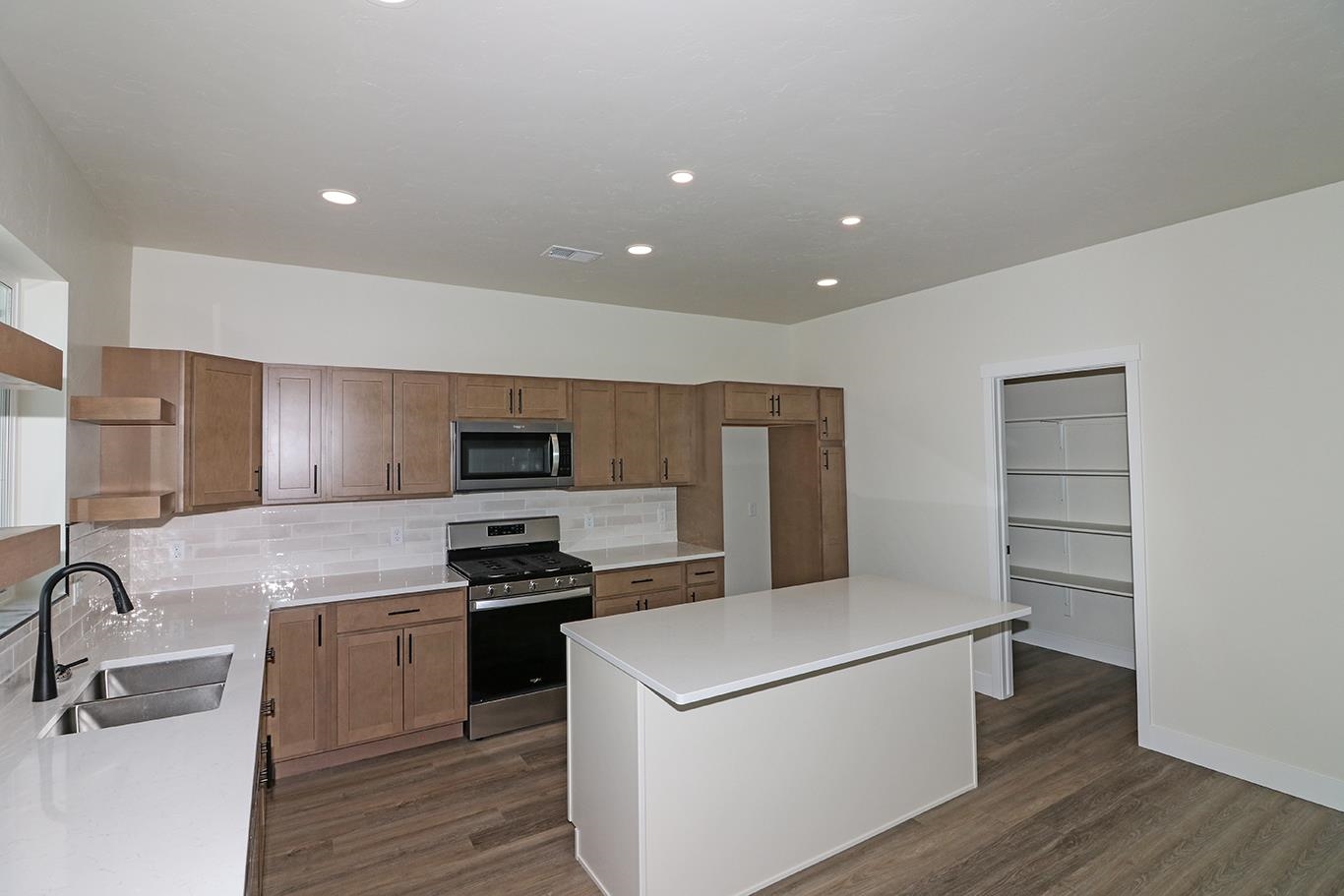 2462 Ross Road Grand Junction, CO 81505 - Photo 9 of 28 Gallery Image 9