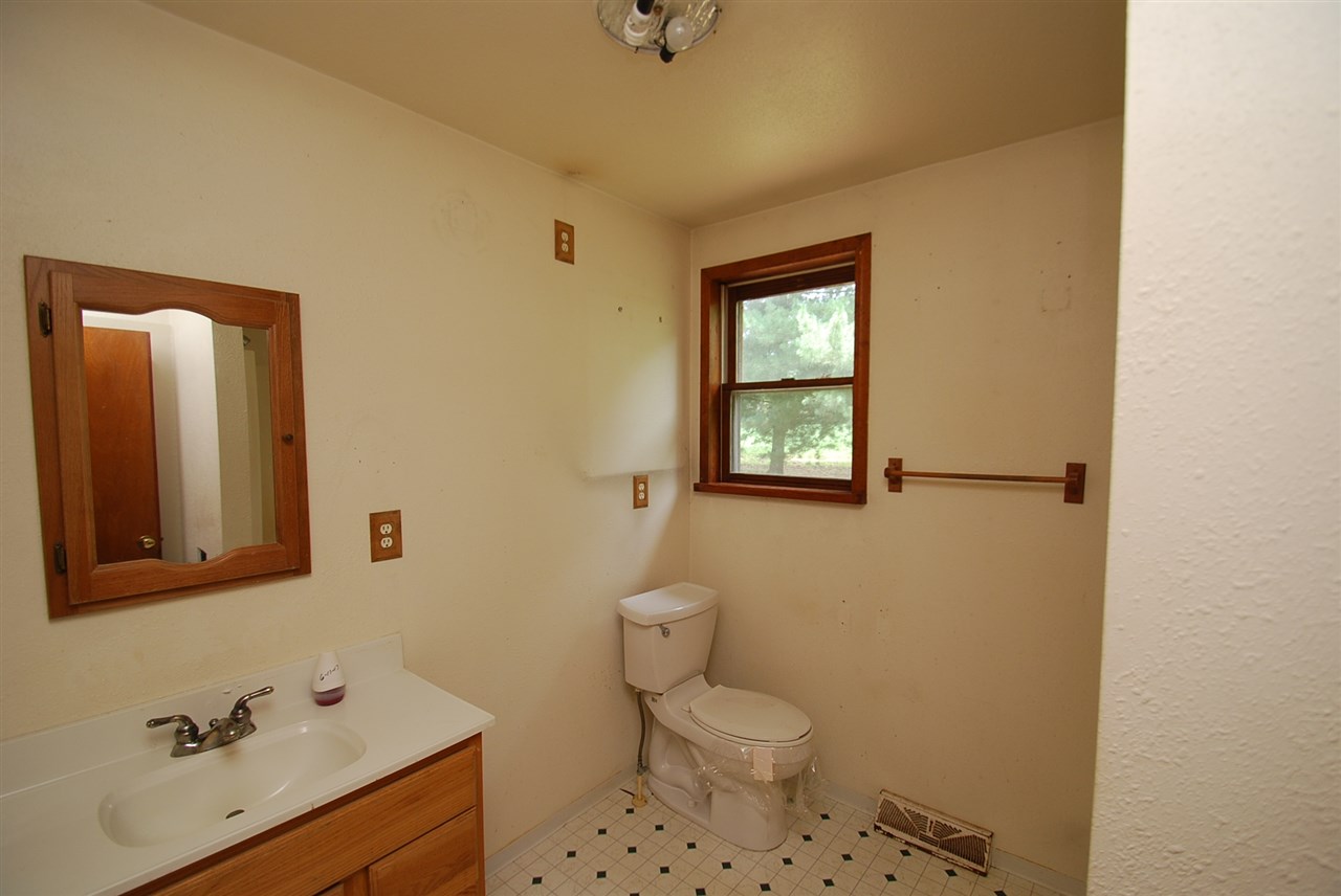 4902 South Cunningham Road Farmington, IL 61531 - Photo 16 of 24