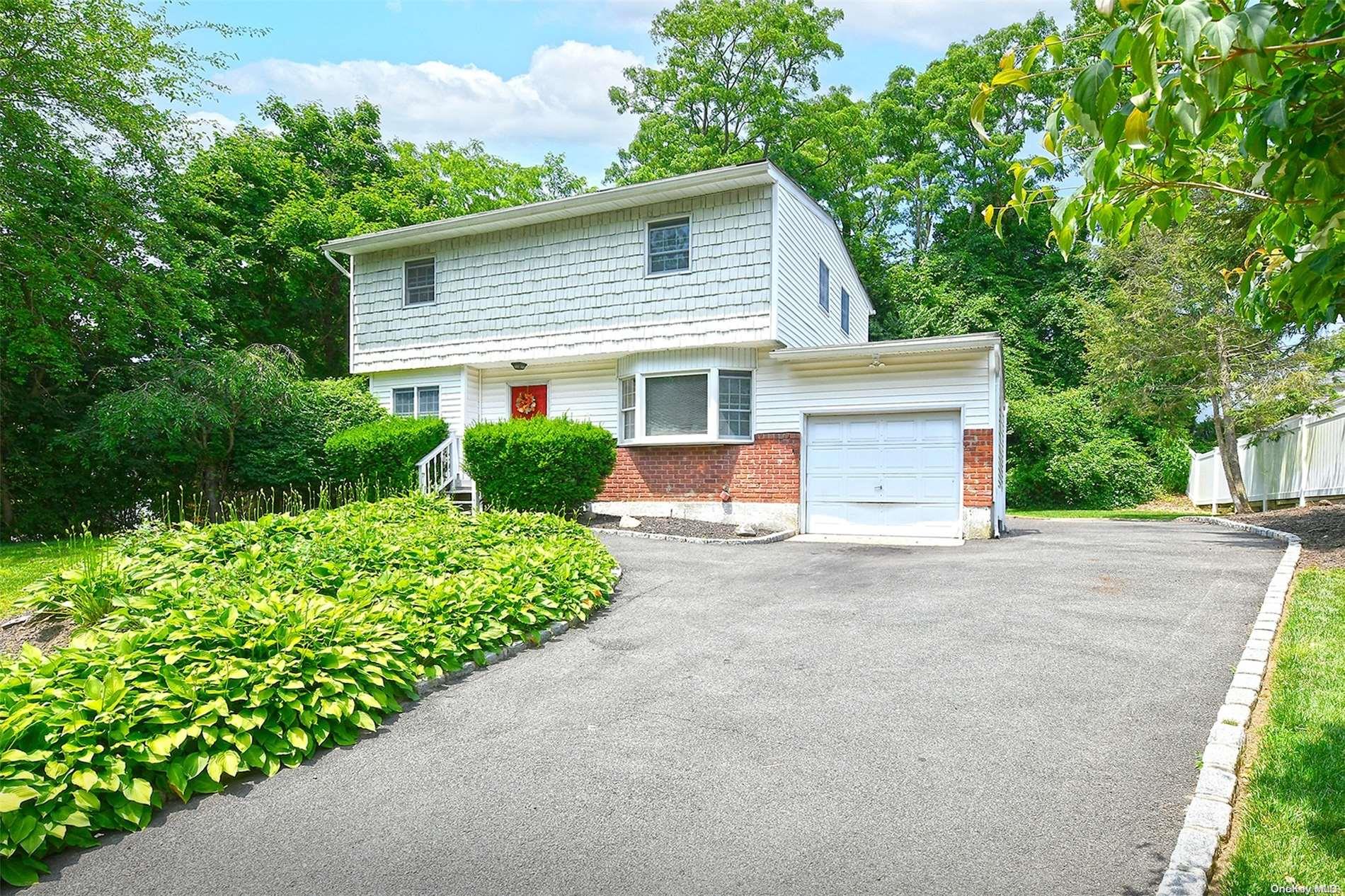 15 Oakside Road Smithtown, NY 11787 - Photo 1 of 1 Gallery Image 1