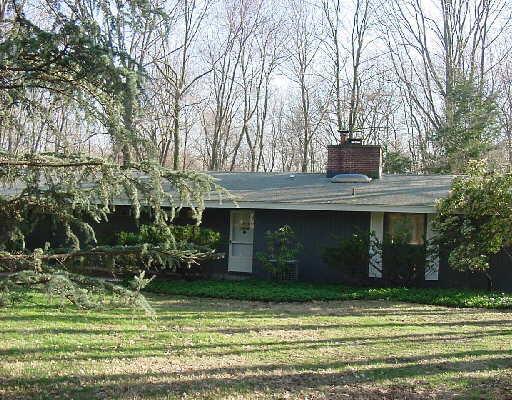 54 Pease Road Woodbridge, CT 06525 - Photo 1 of 1 a front view of a house with a garden