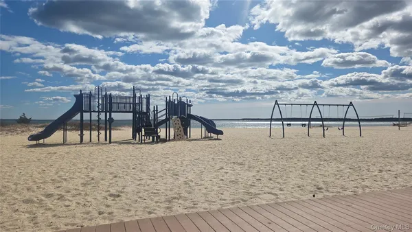 $899,000 | 108 Vista Court, Jamesport, NY 11901