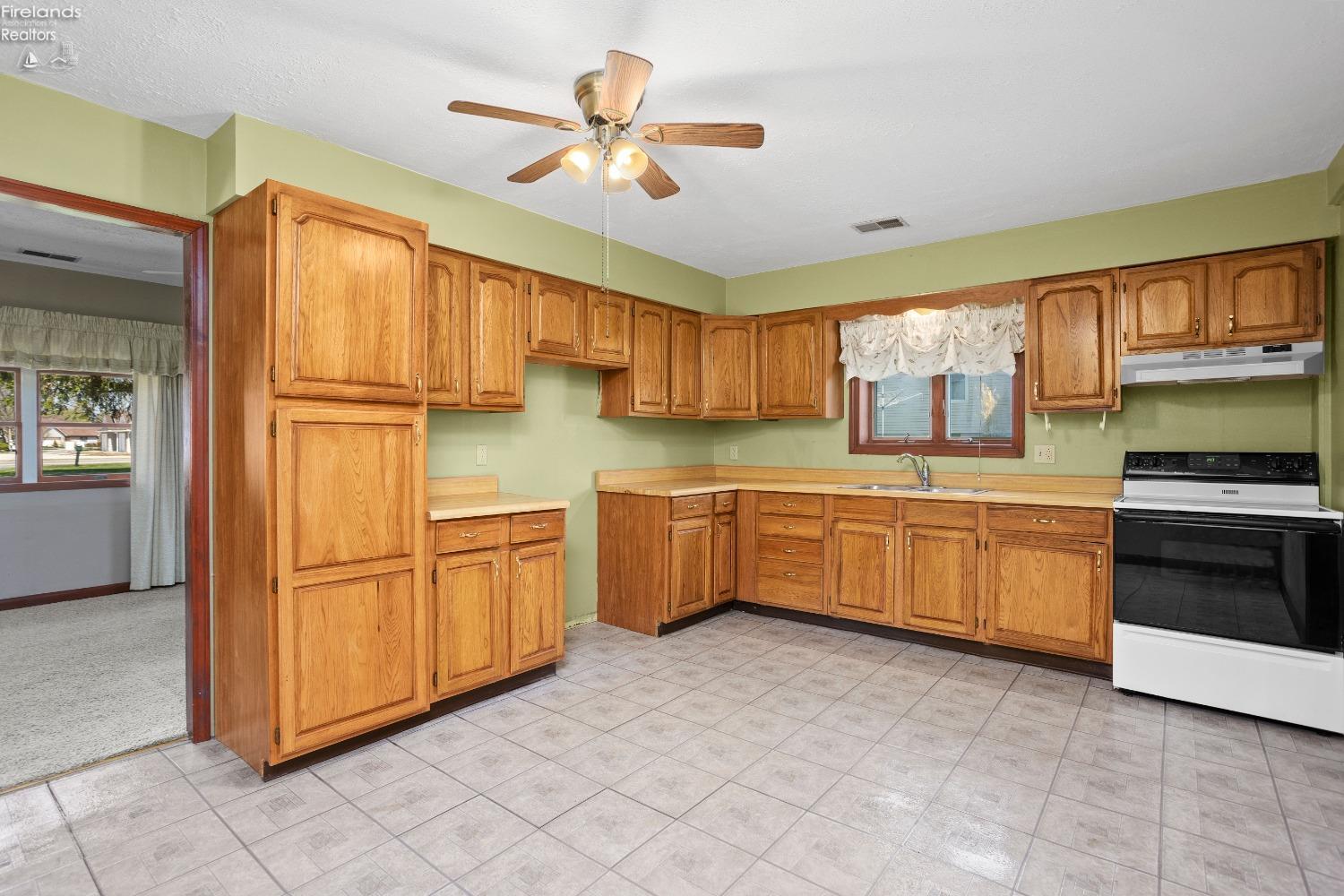 1212 West Bogart Road Sandusky, OH 44870 - Photo 11 of 34 Gallery Image 11