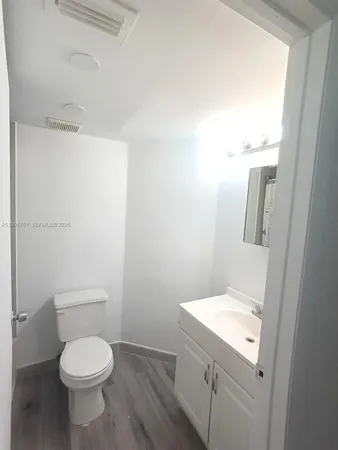 $2,000 | 2871 North Oakland Forest Drive, Unit 113, Oakland Park, FL 33309