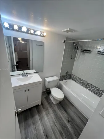 $2,000 | 2871 North Oakland Forest Drive, Unit 113, Oakland Park, FL 33309