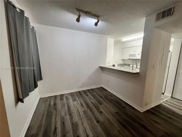 $2,000 | 2871 North Oakland Forest Drive, Unit 113, Oakland Park, FL 33309