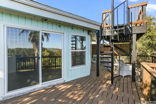 a view of entryway front of house
