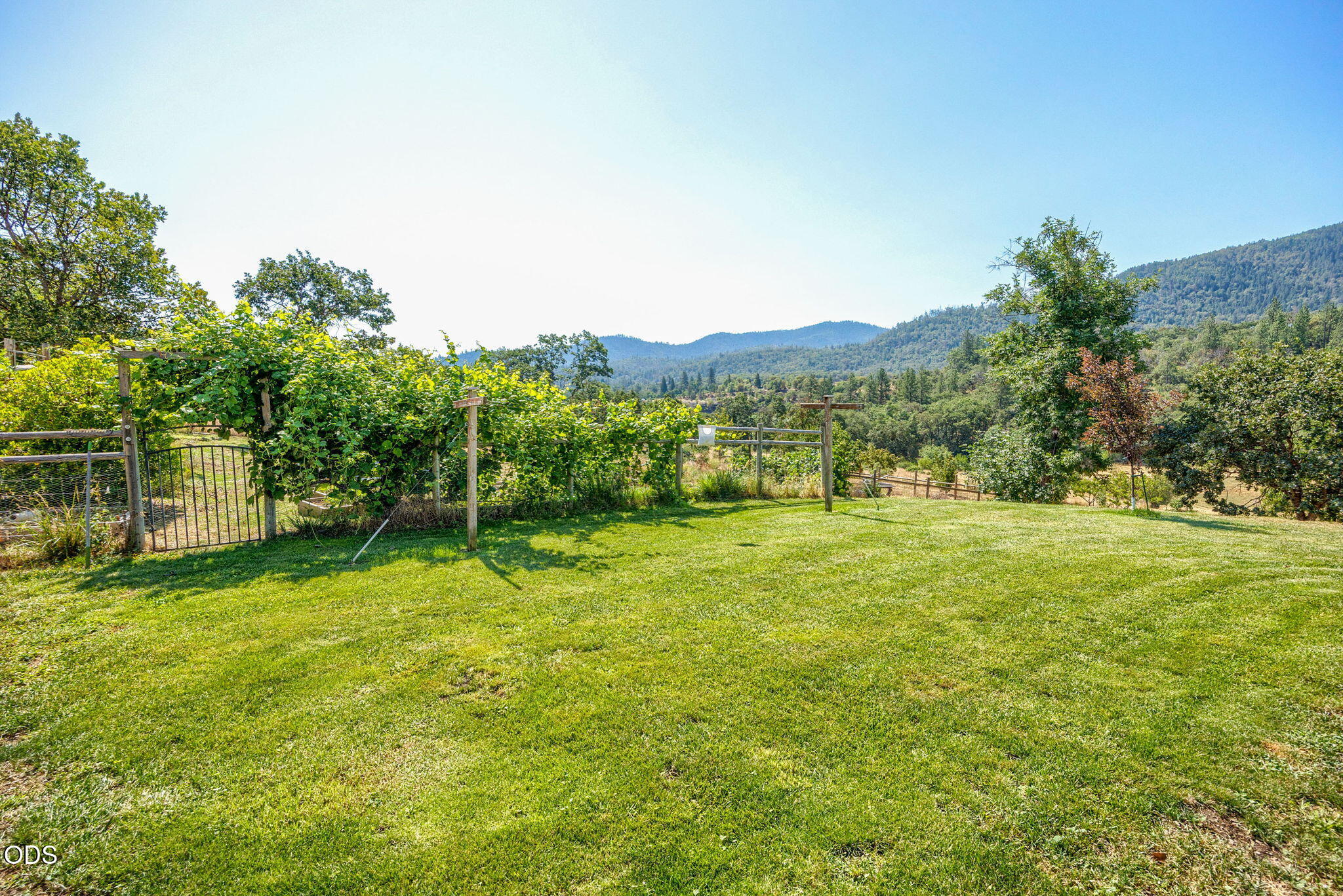 4337 Pioneer Road Medford, OR 97501 - Photo 8 of 53 Gallery Image 8
