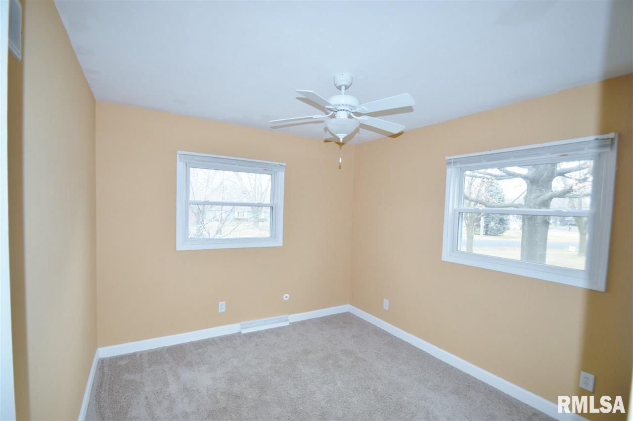 1014 West Raven Road Peoria, IL 61615 - Photo 11 of 18 Gallery Image 11