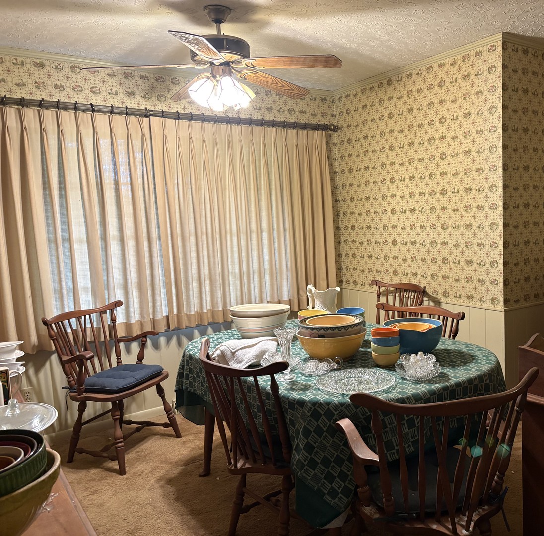 3917 Country Club Road Carbondale, IL 62901 - Photo 12 of 32 a view of a dining room with furniture window and outside view