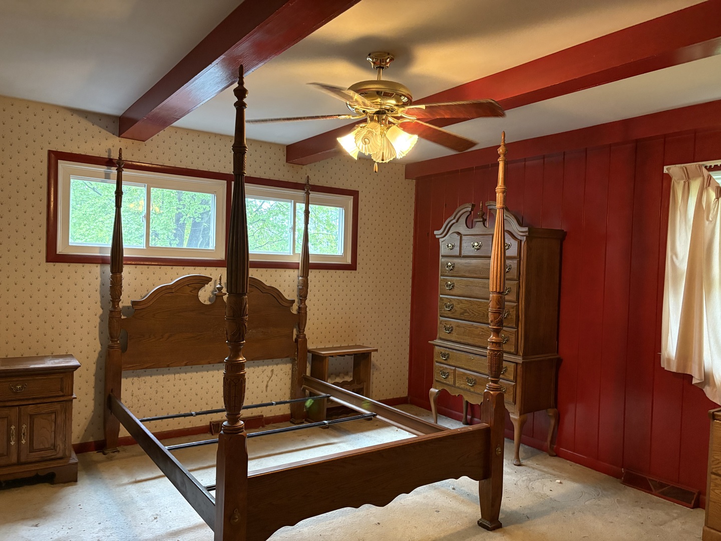 3917 Country Club Road Carbondale, IL 62901 - Photo 13 of 32 a room with musical instruments
