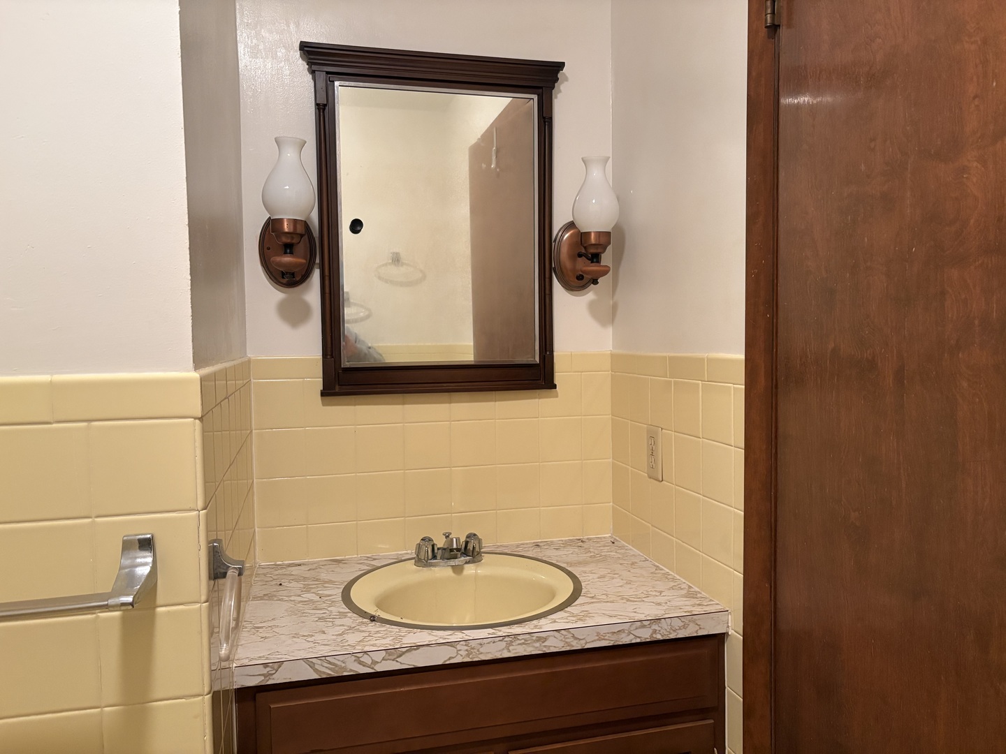 3917 Country Club Road Carbondale, IL 62901 - Photo 16 of 32 a bathroom with a granite countertop sink and a mirror