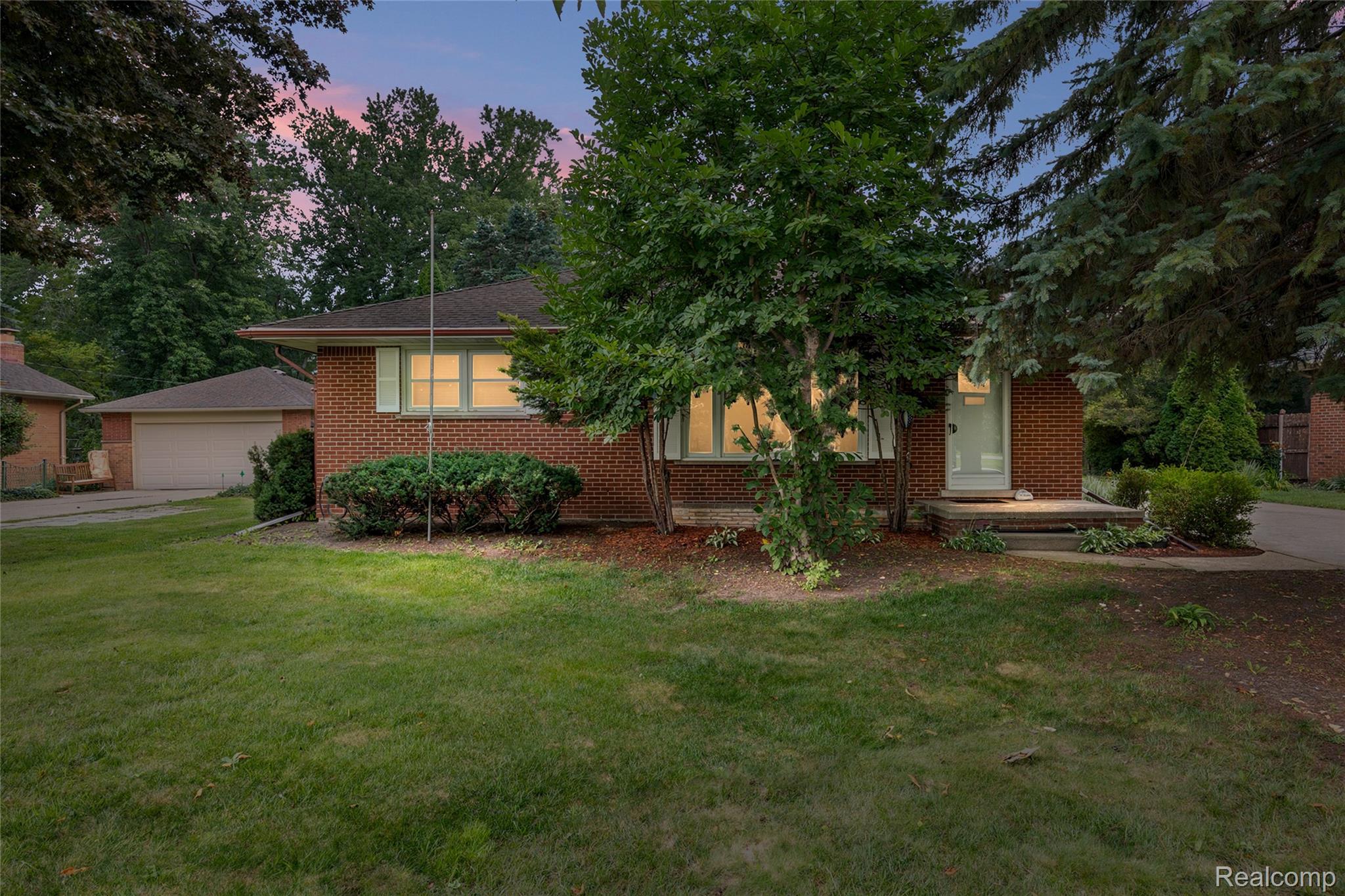 20432 Meridian Road Grosse Ile, MI 48138 - Photo 1 of 18 Welcome to 20432 Meridian Road, Grosse Ile