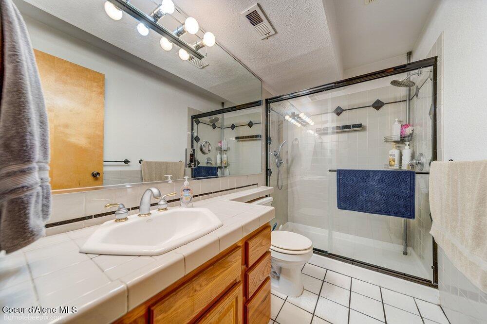 8811 North Davis Circle Hayden, ID 83835 - Photo 23 of 31 Bathroom