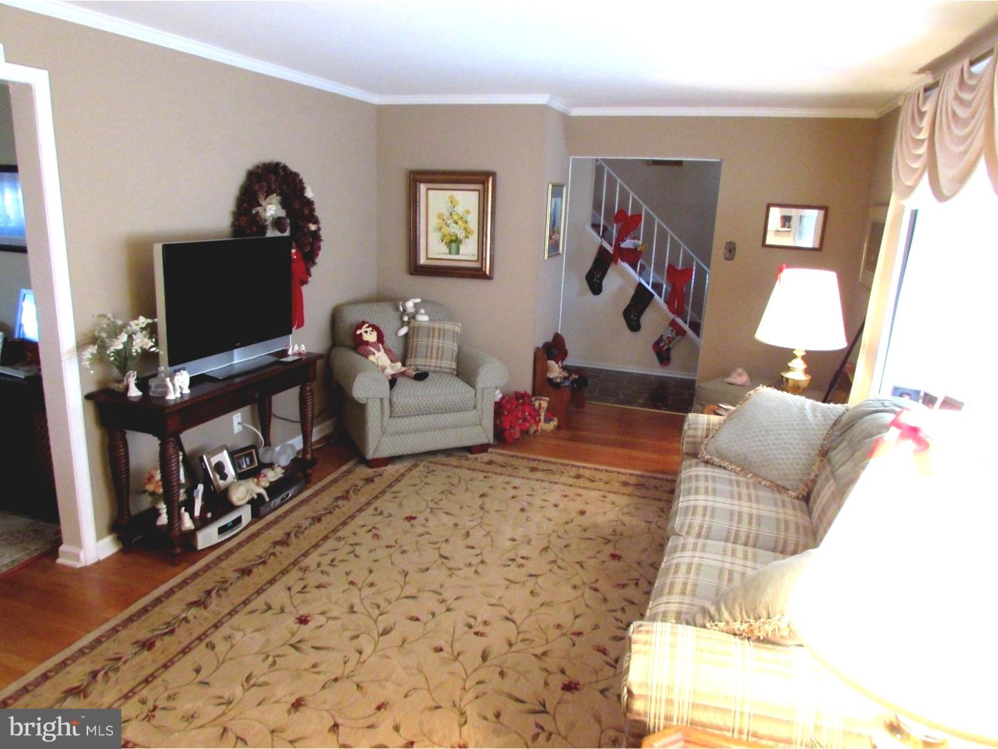 80 Iris Road Warminster, PA 18974 - Photo 13 of 24 Living Room