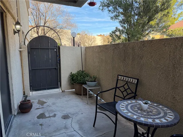 $320,000 | 18808 Mandan Street, Unit 313, Canyon Country, CA 91351