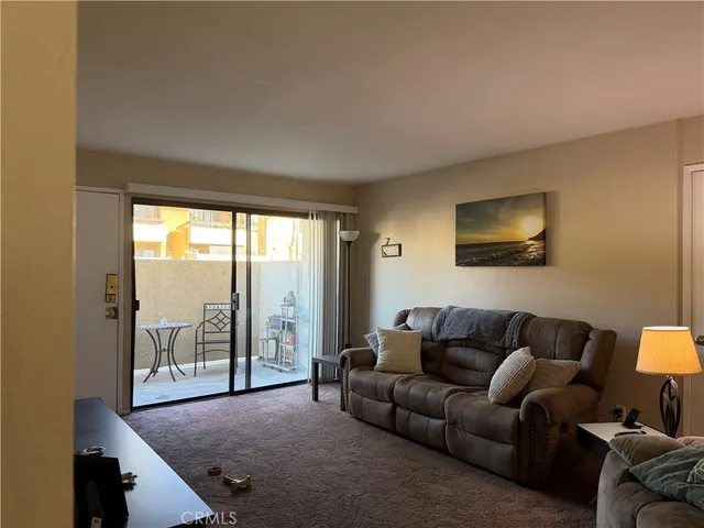 $320,000 | 18808 Mandan Street, Unit 313, Canyon Country, CA 91351