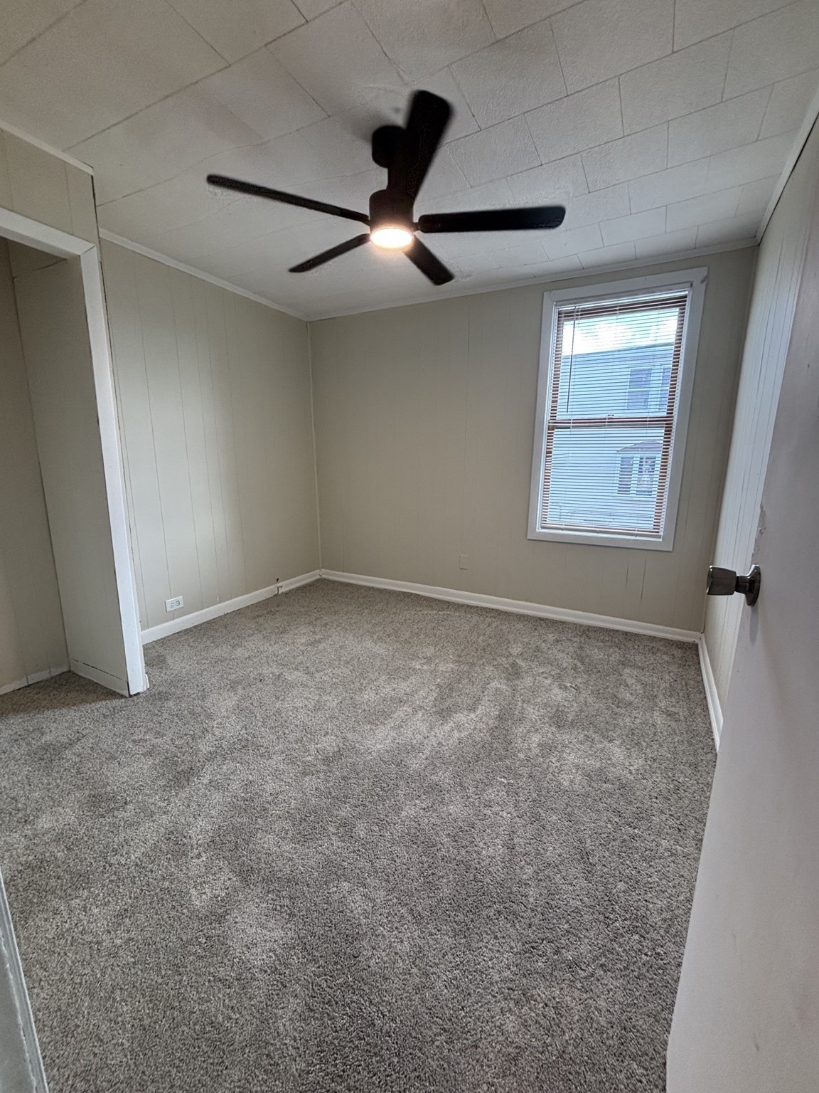 232 Alden Street, Unit 2 Fall River, MA 02723 - Photo 3 of 6 Gallery Image 3