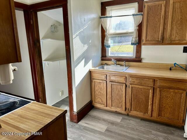 349 Shine Hill Road Henryville, PA 18332 - Photo 13 of 25 a room with window washer and dryer