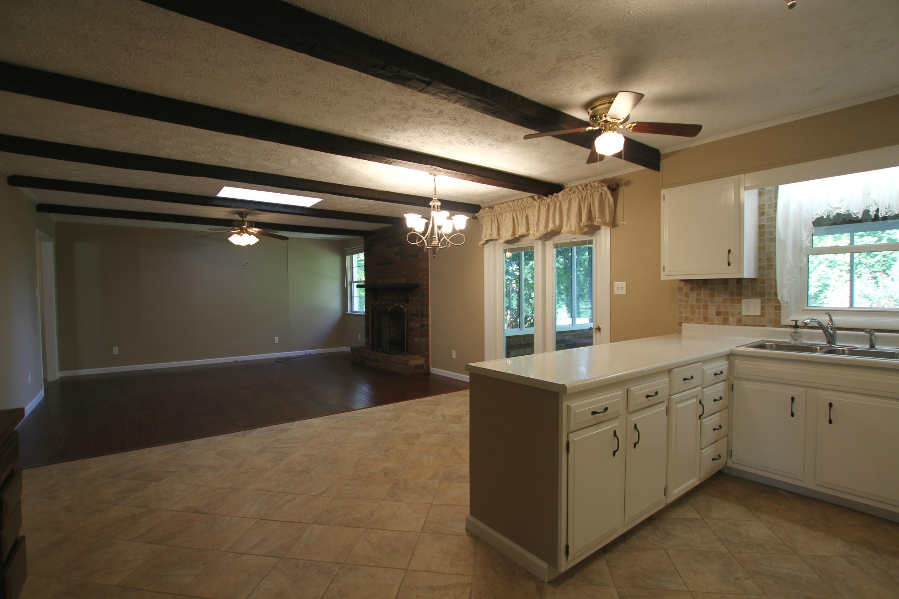 204 Geronimo Road Knoxville, TN 37934 - Photo 8 of 25 Kitchen into Den
