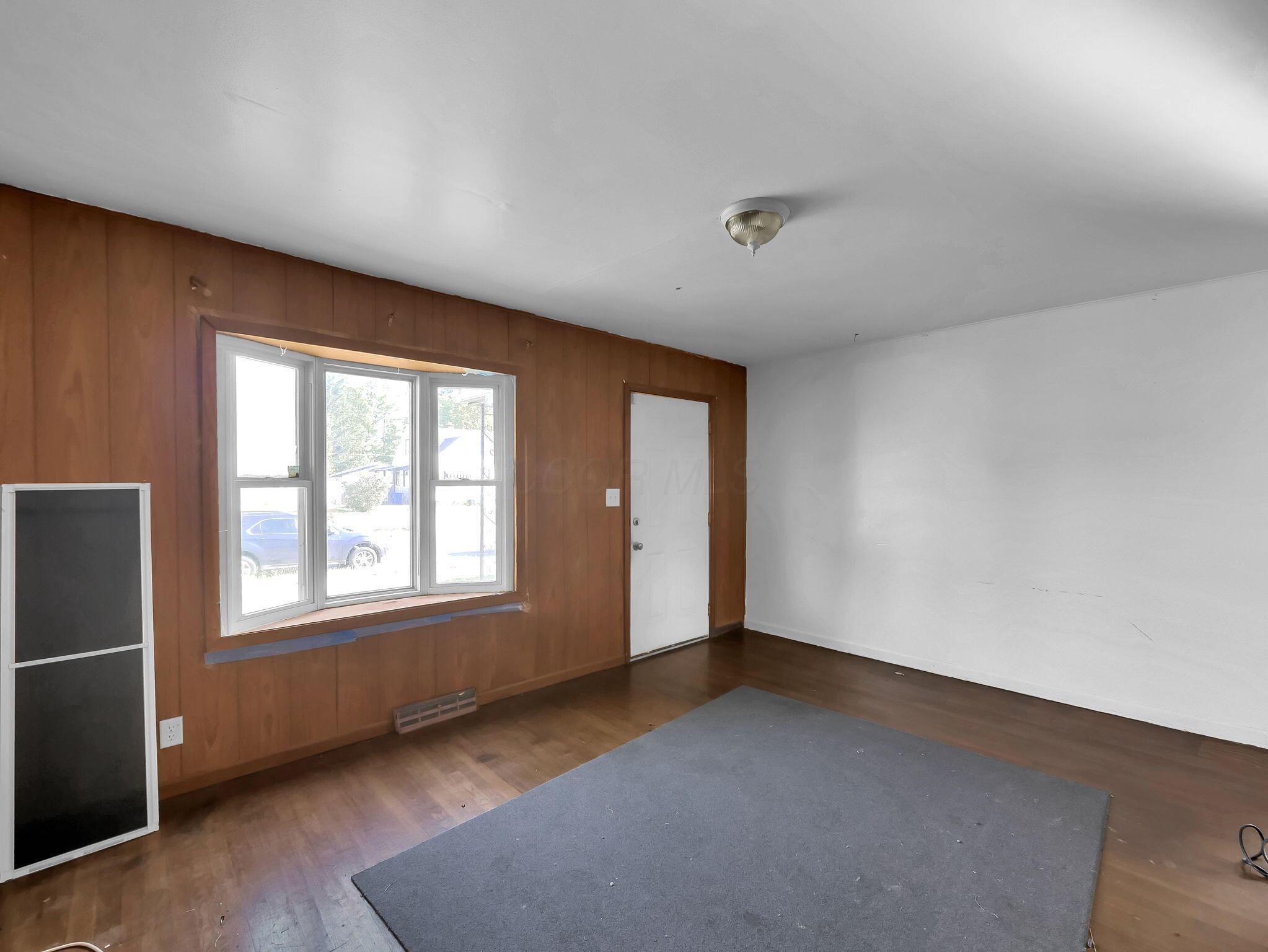 1241 East Weber Road Columbus, OH 43211 - Photo 5 of 21 5-web-or-mls-1241-e-weber-rd