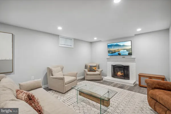 $5,750 | 2502 Duxbury Place, Alexandria, VA 22308