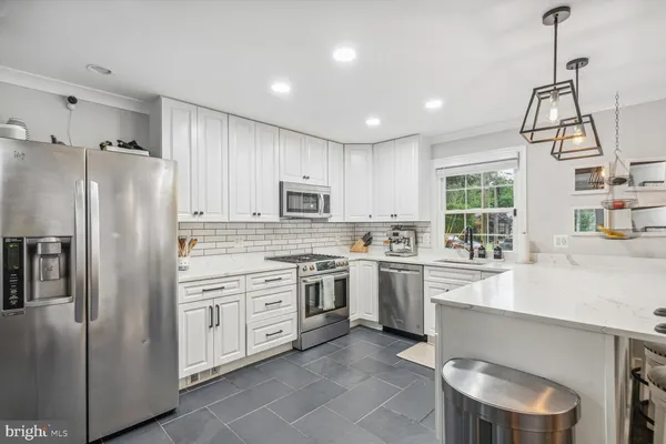 $5,750 | 2502 Duxbury Place, Alexandria, VA 22308