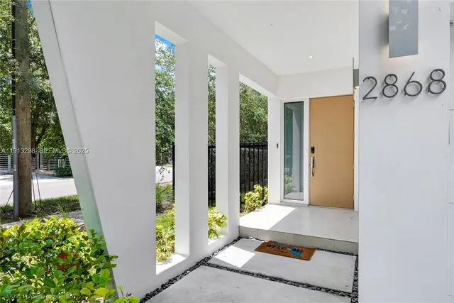 $7,500 | 2868 Southwest 33rd Court, Unit 2868, Miami, FL 33133