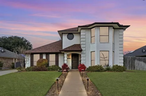 $499,900 | 2613 Stone Hollow Drive, Bedford, TX 76021