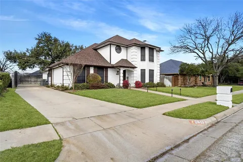 $499,900 | 2613 Stone Hollow Drive, Bedford, TX 76021