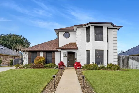 $499,900 | 2613 Stone Hollow Drive, Bedford, TX 76021