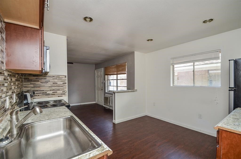 7521 Bauman Road Houston, TX 77022 - Photo 3 of 11