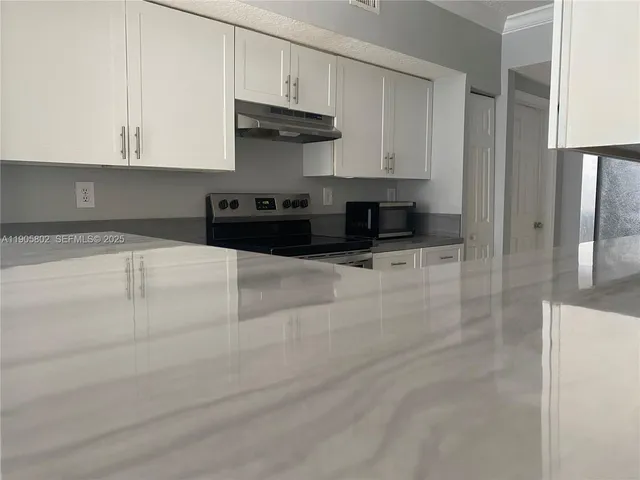 $2,400 | 11601 Southwest 2nd Street, Unit 21201, Pembroke Pines, FL 33025