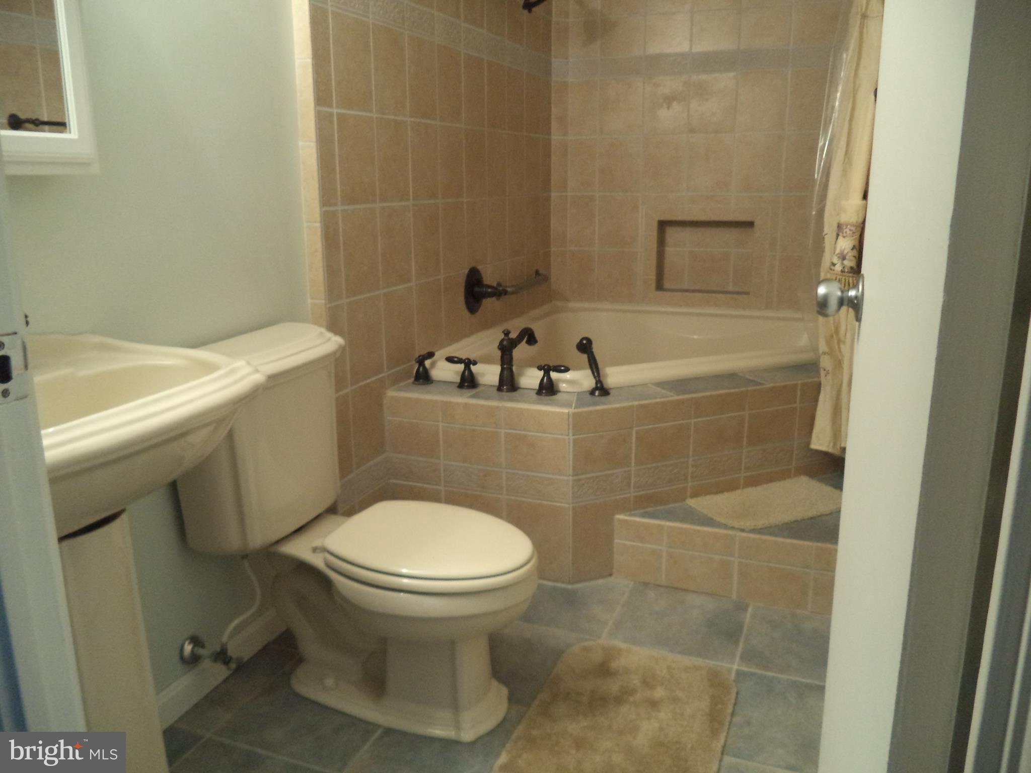 2200 Maple Road Baltimore, MD 21219 - Photo 20 of 25 Bath