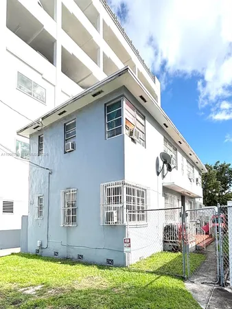 $1,550 | 740 Southwest 7th Street, Unit 3, Miami, FL 33130