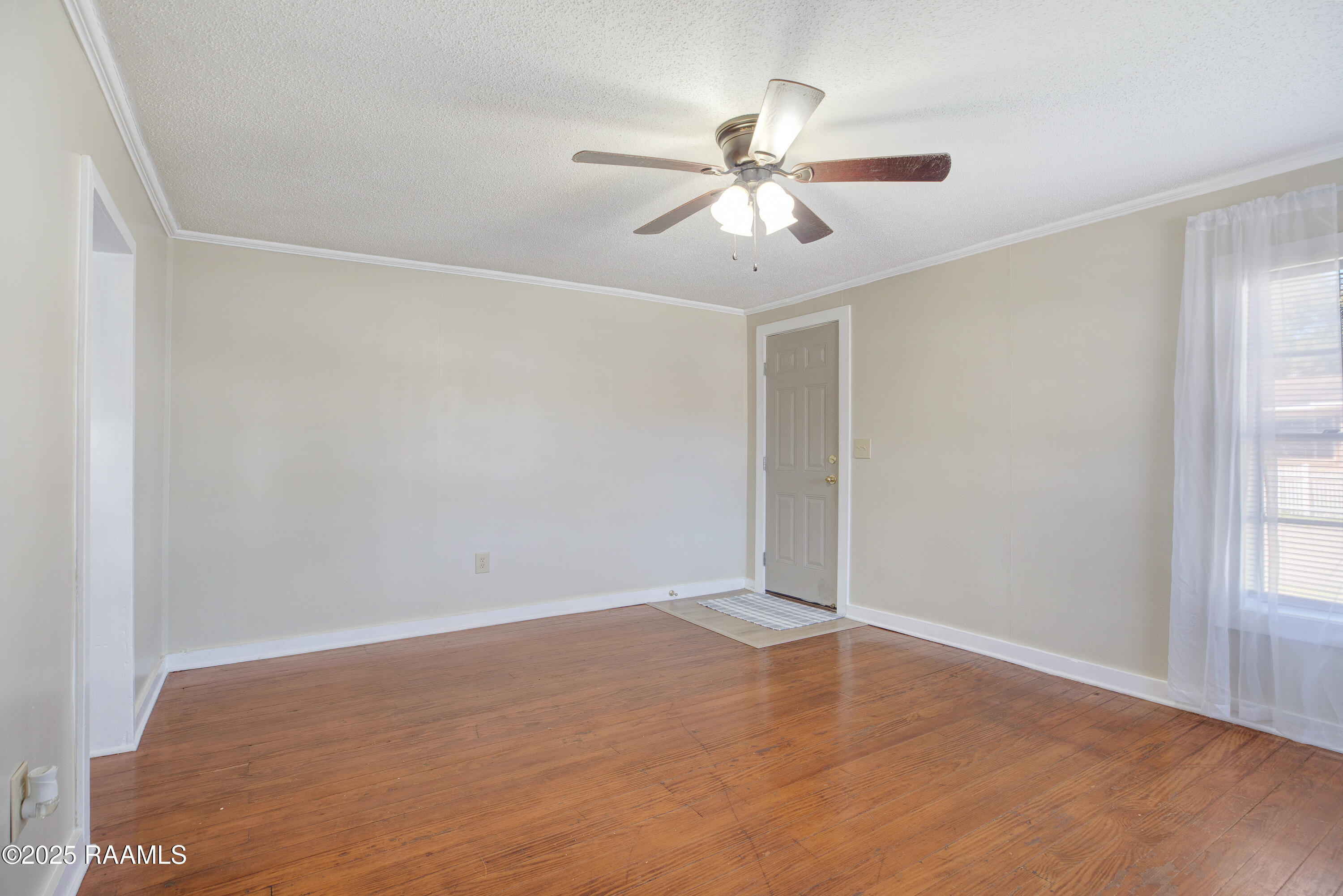 406 Frederick Street New Iberia, LA 70560 - Photo 3 of 15 Living Room
