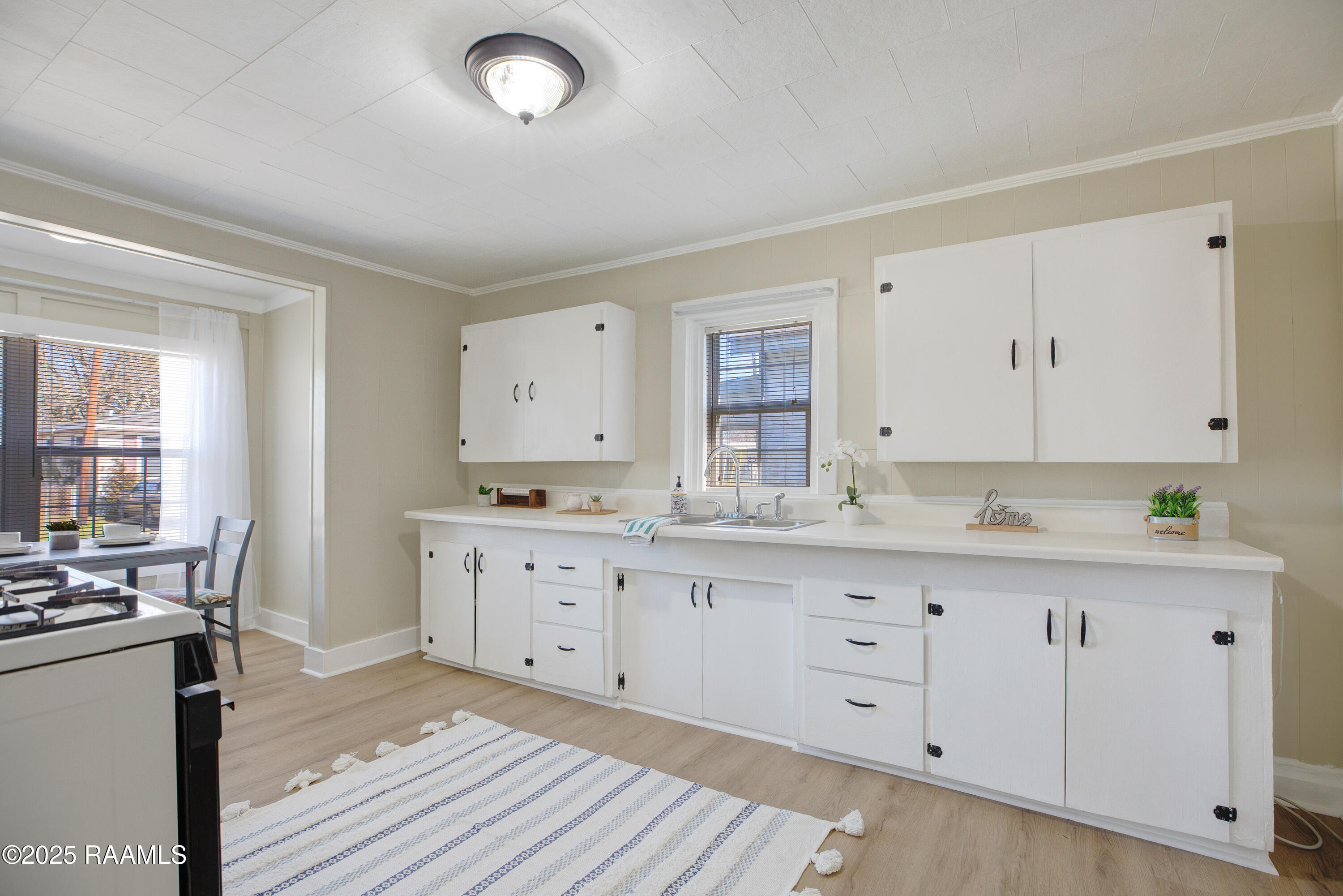 406 Frederick Street New Iberia, LA 70560 - Photo 5 of 15 Kitchen