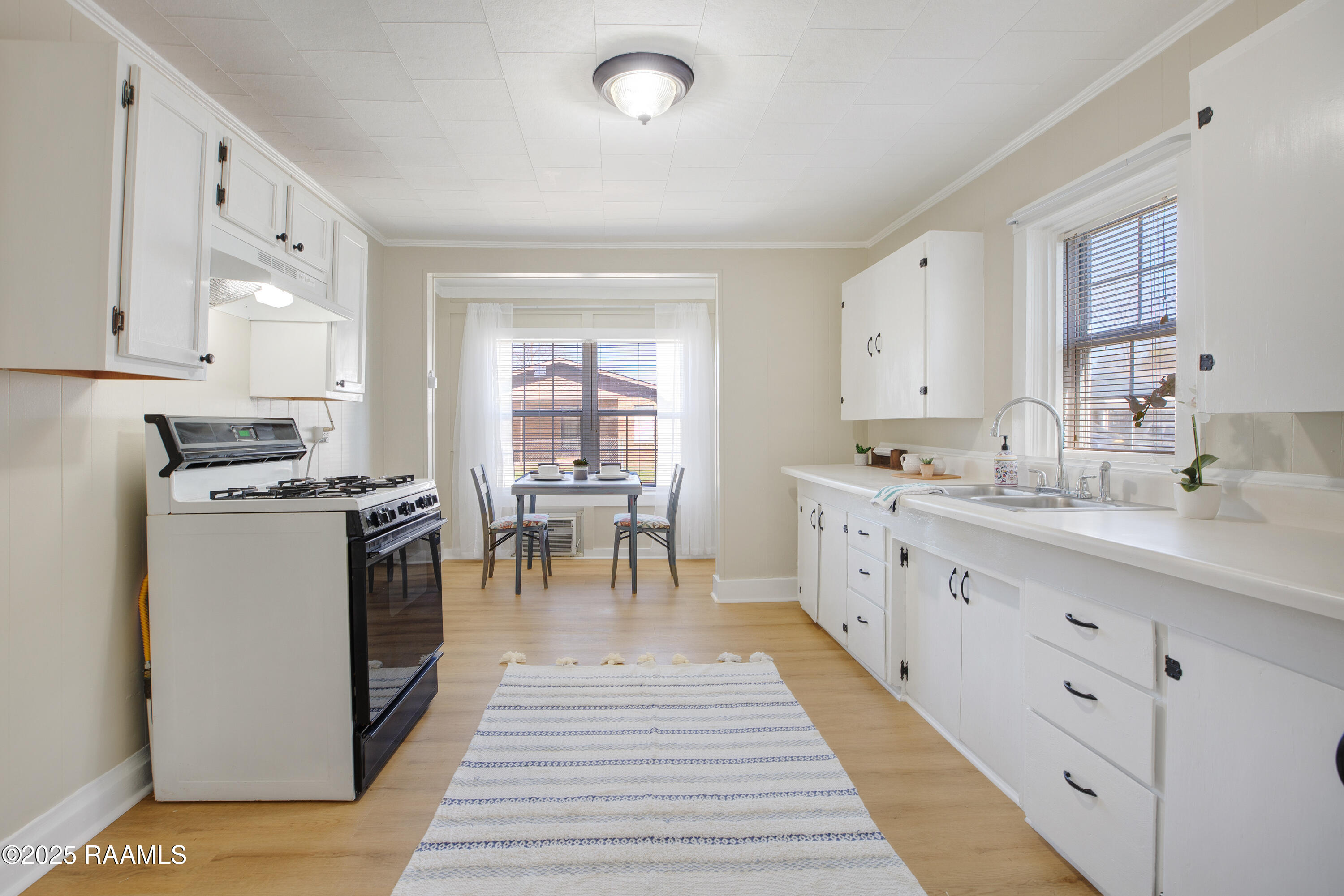 406 Frederick Street New Iberia, LA 70560 - Photo 6 of 15 Kitchen