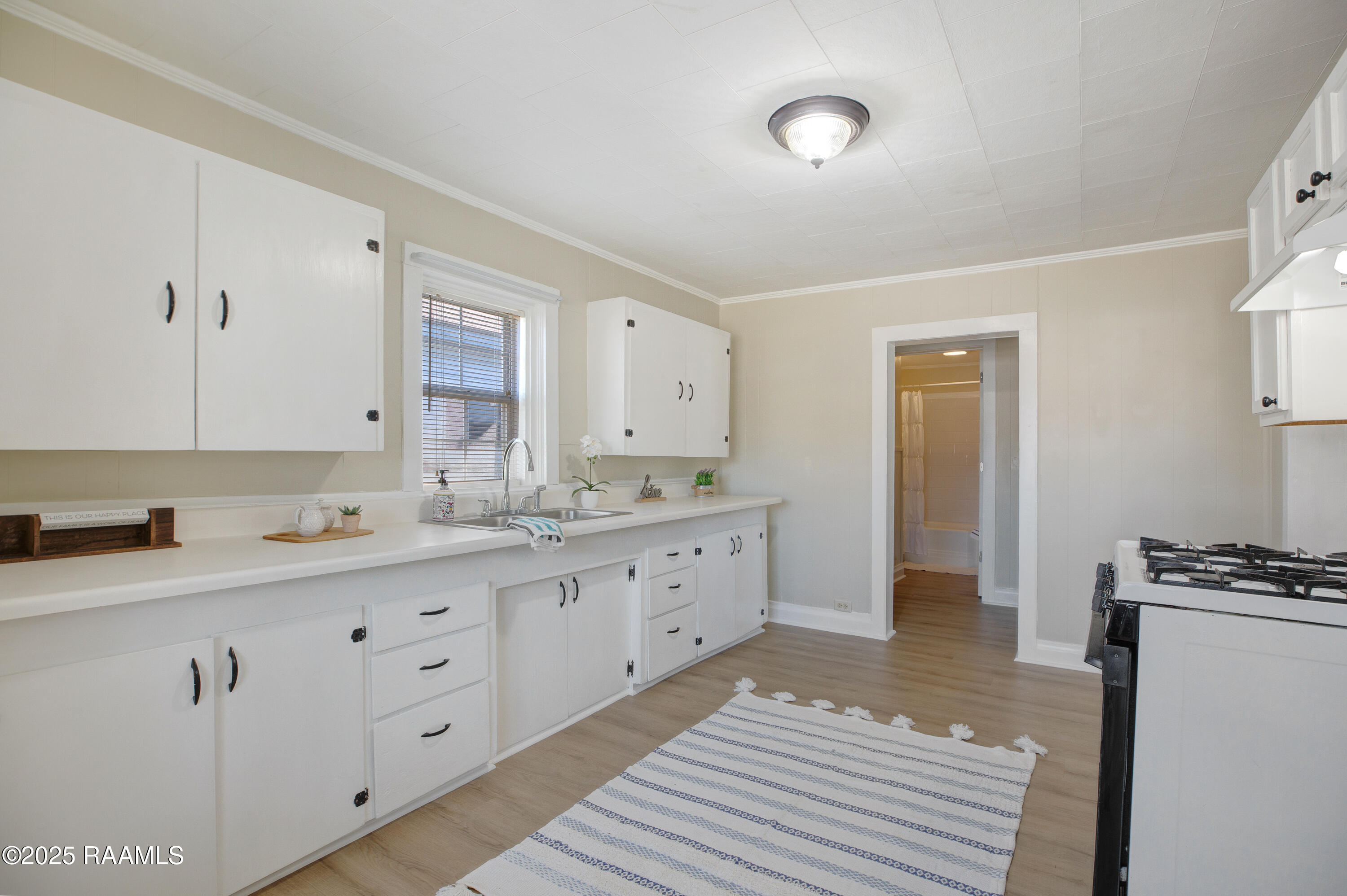 406 Frederick Street New Iberia, LA 70560 - Photo 7 of 15 Kitchen