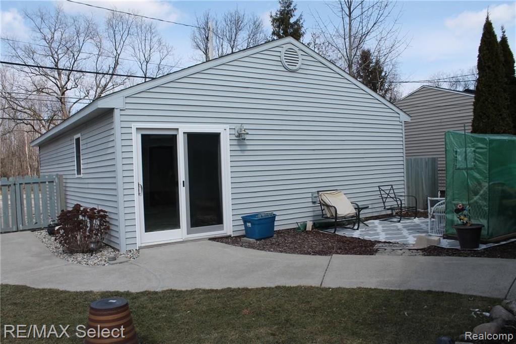 2169 Wiggins Road Fenton, MI 48430 - Photo 25 of 39
