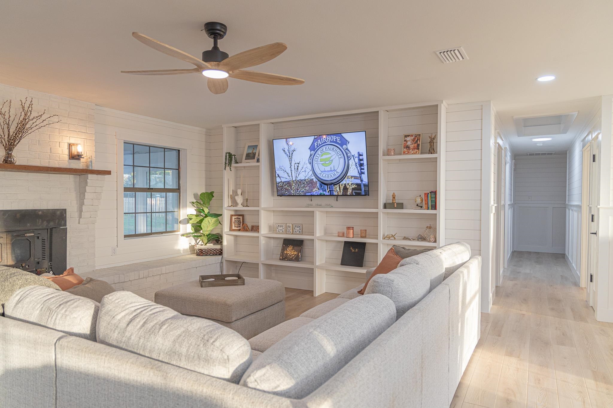 19690 Lawrence Road Fairhope, AL 36532 - Photo 7 of 73 Living Room