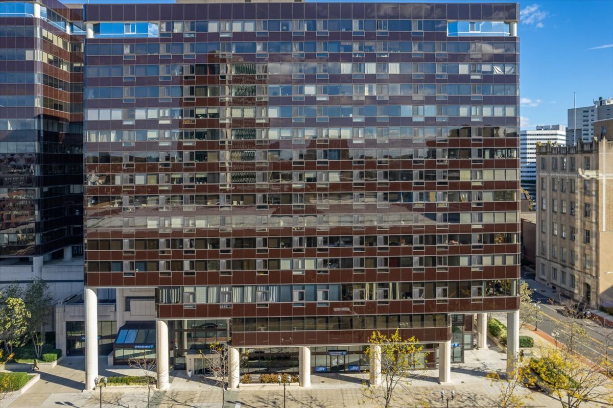 127 Greyrock Place, Unit 810 Stamford, CT 06901 - Photo 17 of 34 a front view of a building